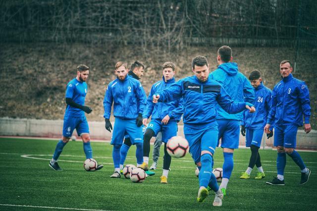 Fotbaliştii Bucovinei au intrat de astăzi în cantonament. Foto Cristian Plosceac