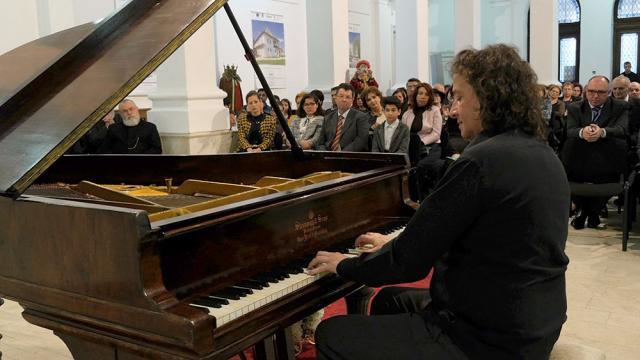Maestrul Horia Mihail va cânta pe 15 februarie la pianul recent cumpărat de Primăria Suceava - Foto Virgil Oprina