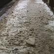Locuitorii unei străzi din Iţcani, supăraţi că utilajele de deszăpezire aruncă zăpada pe trotuarele curăţate de ei