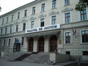 Judecătorii Curţii de Apel Suceava continuă greva prin suspendarea ședințelor de judecată, în fiecare zi, cu câte 15 minute