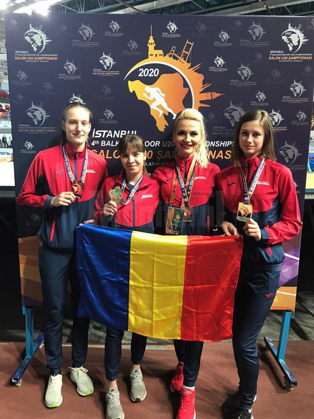 Antrenoarea Erzilia Ţîmpău, alături de proaspetele medaliate de la Balcaniadă