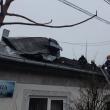 Pompierii au fost nevoiţi să intervină în municipiul Suceava la înlăturarea unor învelitori de tablă de pe constucţii