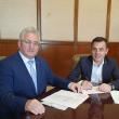 Primarul Ion Lungu şi  ministrul Dezvoltării, Ion Ştefan, la semnarea actului adiţional al proiectului realizării zonei de agrement a râului Suceava