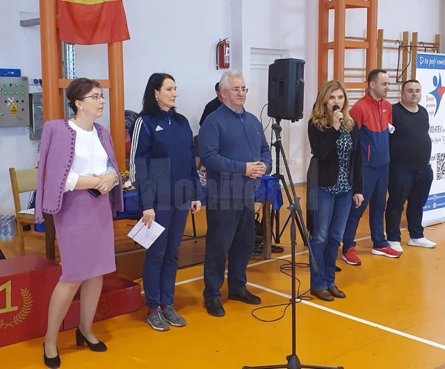 Primarul Sucevei, Ion Lungu și campioana olimpică Paula Ivan la acțiunea de promovare a atletismului în rândul tinerilor
