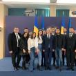 Deputatul PNL Dumitru Mihalescul alături de tinerii liberali rădăuţeni
