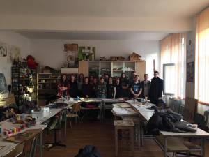 Grupa de Arte Plastice din clasa a VIII-a B a Colegiului de Artă ,,Ciprian Porumbescu” Suceava