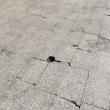 Granit distrus, grăsime şi zoaie pe esplanada din centrul Sucevei, după tarabele la care s-a pregătit mâncare
