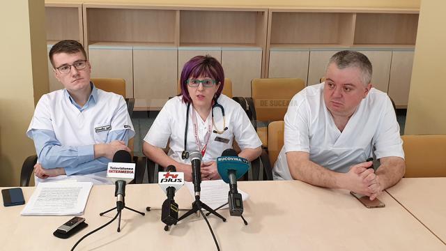 Dr. gastroenterolog Dorin Achiţei, dr. infecționist Monica Terteliu și directorul medical, dr. Mircea Macovei