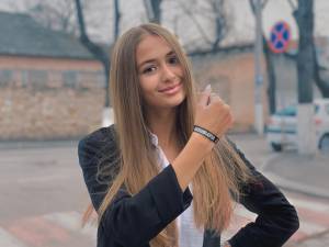 Local Adolescenta Iuliana Beregoi Isi Da Intalnire Cu Fanii