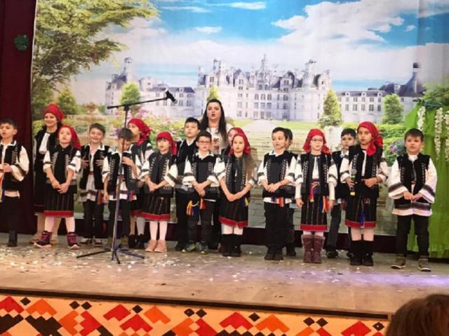 Elevii clasei I ai Şcolii Primare “Sfântul Ioan cel Nou de la Suceava” au susţinut un recital de cântece populare româneşti