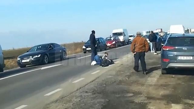 Un bărbat care a coborât din mașină și a traversat imprudent, la ieșirea din Suceava spre Fălticeni, a fost accidentat mortal
