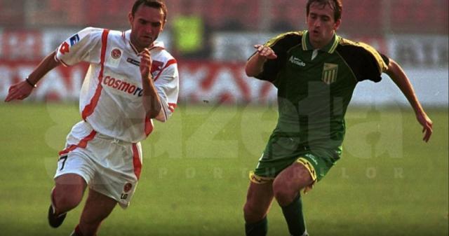 Mugur Bolohan şi Sergiu Brujan în duel direct la meciul din anul 2000. Foto: Gazeta Sporturilor