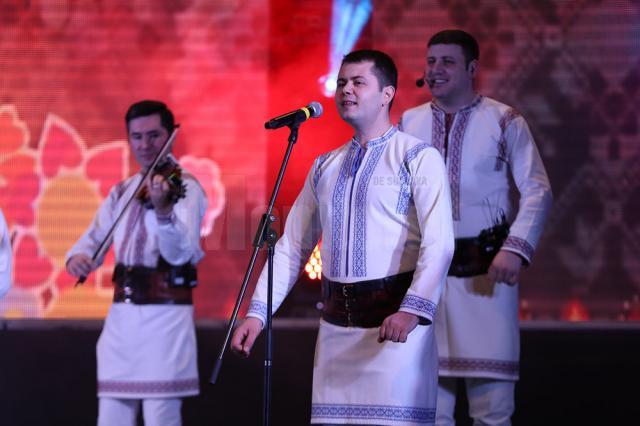 Ansamblul etnofolcloric "Plăieşii" și Nicolae Gribincea, pe scena suceveană