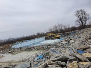 La Ștrandul Ițcani au demarat lucrările de demolare a clădirilor vechi