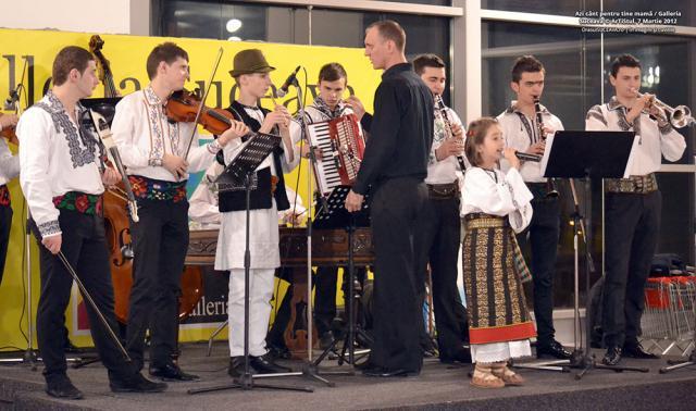 „Azi cânt pentru tine, mamă!”, spectacol muzical-coregrafic la Auditorium „Joseph Schmidt”