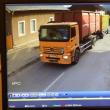Mașina cu care a fost efectuat transportul suspect, la intrarea în Moldovița, la ora 14.46