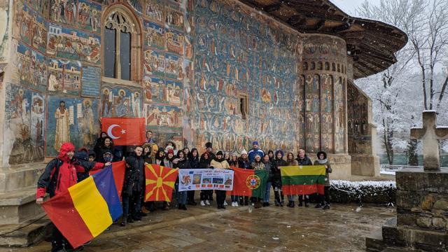 Profesori şi elevi din Turcia, Portugalia, Macedonia şi Lituania au vizitat mănăstiri din Bucovina