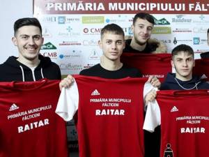 Cei șase jucători transferați în intersezon de Șomuz. Foto Cronica de Fălticeni