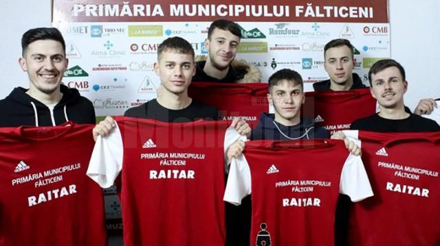 Cei șase jucători transferați în intersezon de Șomuz. Foto Cronica de Fălticeni
