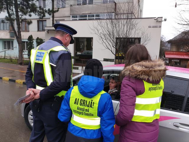 Polițiști, alături de copii, voluntari, în trafic, de 8 martie