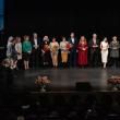 Organizatorii și invitații Galei Femei de succes, pe scenă, la finalul spectacolului Foto: Ştefan Macedon Gheorghiță @Artistul