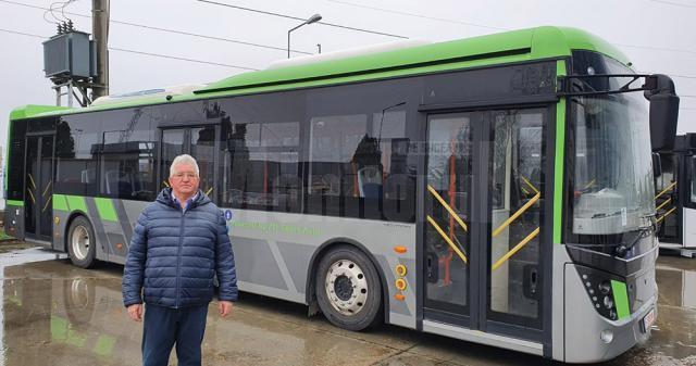 Cele 25 de autobuze care vor fi livrate în toamnă la Suceava vor fi verzi precum cupola celui vizitat de Lungu în curtea BMC CITY BUS