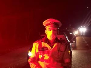 Polițiștii au preluat de la granițele județului în jur de 50 de mașini cu români și moldoveni care se întorc acasă