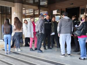 Limitarea accesului vizitatorilor în sediul Primăriei Suceava a fost impusă de joi dimineață