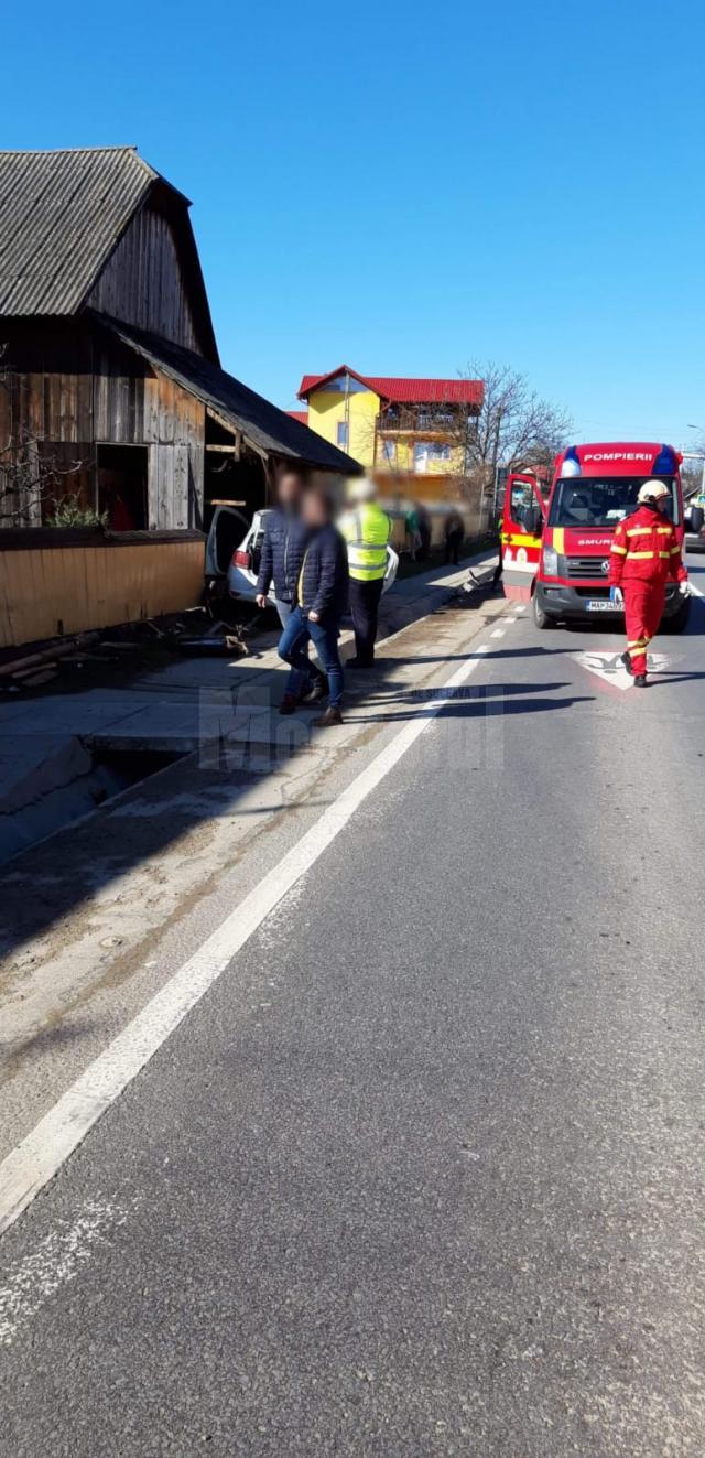 Un jandarm din Botoșani a făcut praf o mașină a Poliției Dumbrăveni și a băgat în spital și un agent