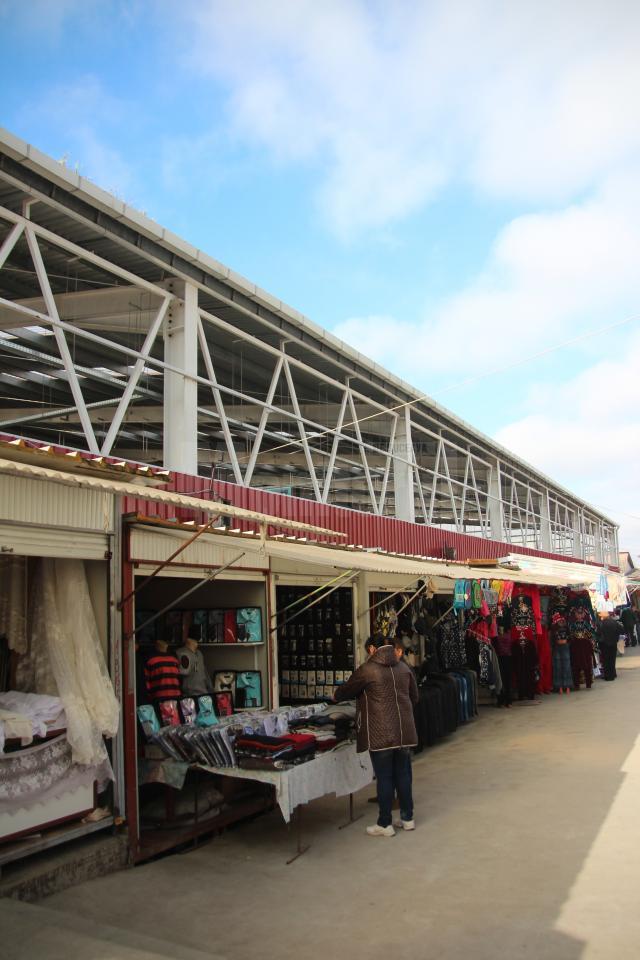 Bazarul Sucevei se închide de mâine, pentru protejarea clienților și a comercianților