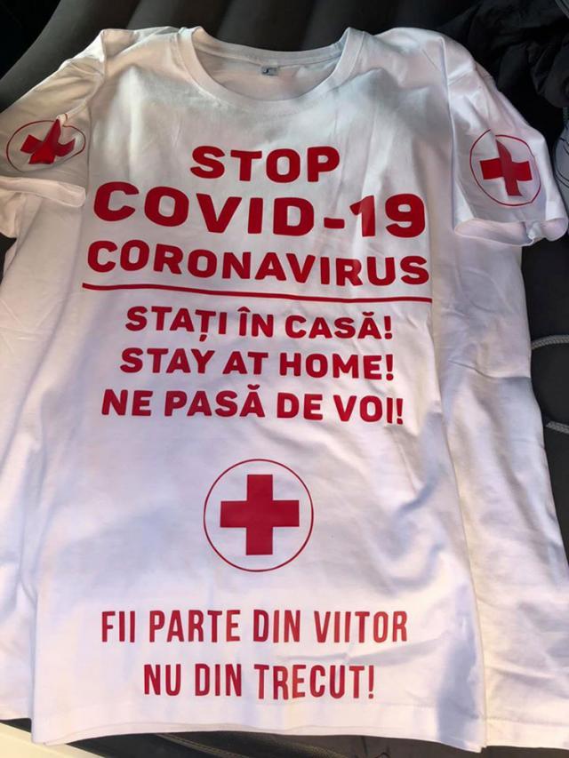Tricouri inscripționate cu mesajele “STOP COVID 19” – STAȚI ÎN CASĂ! – NE PASĂ DE VOI!