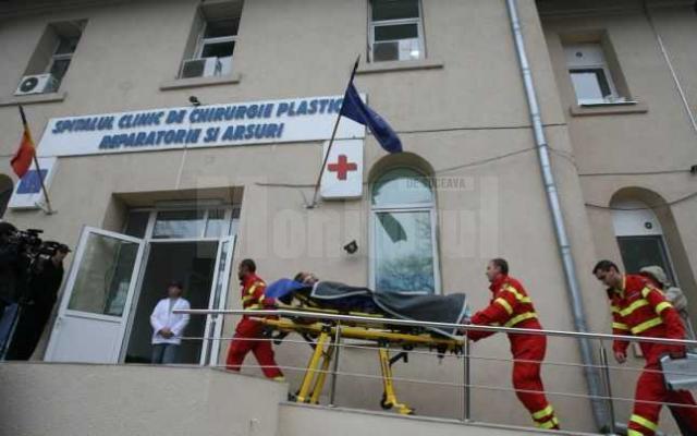 Pacient transferat de la Suceava la Spitalul de Arși București, pozitiv pentru Covid-19. El a avut contact cu 28 de cadre medicale
