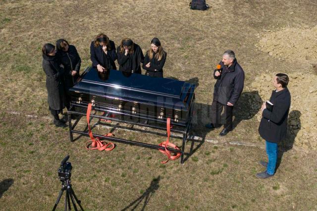 Pastorul Viorel Candrianu, suspect de COVID-19, a fost înmormântat la câteva ore de la deces, în condiții speciale