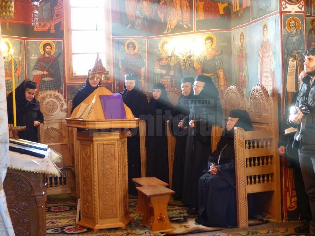 Obștea Mănăstirii Voroneț se va ruga în această seară pentru toate cadrele medicale aflate în prima linie, în lupta cu noul coronavirus
