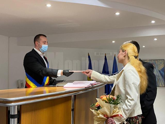 Căsătorii cu masca pe față, la Primăria Suceava