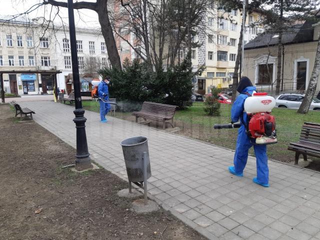 Dezinfecții între blocuri, pe casa scării și aparate de dezinfecție montate la intrări, în municipiul Suceava