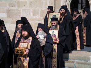 Procesiune în jurul Mănăstirii Putna FOTO Mănăstirea Putna