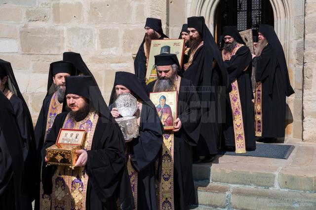 Procesiune în jurul Mănăstirii Putna FOTO Mănăstirea Putna