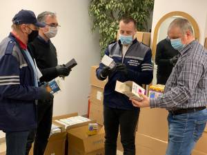 2000 de distribuitoare de dezinfectant au fost cumpărate de Primăria Suceava pentru a fi montate la toate scările de bloc din municipiu