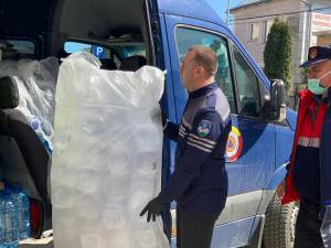 2.000 de distribuitoare de dezinfectant au fost cumpărate de Primăria Suceava pentru a fi montate la toate scările de bloc din municipiu