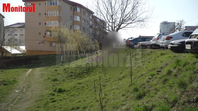 Un bărbat cu mănuși și mască pe față s-a spânzurat în cartierul Obcini din Suceava