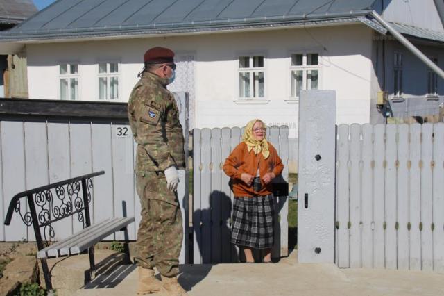 Gest de generoziate, la Bosanci Foto Andrei Vicol, Vasile Semeniuc