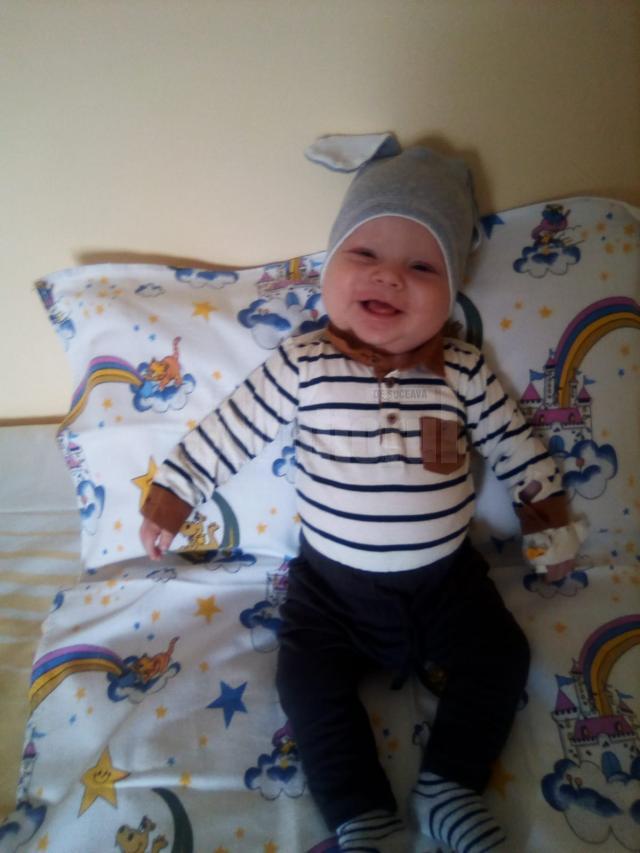 Cel mai tânăr pacient cu COVID-19 din Suceava, Mattias, în vârstă de 6 luni, s-a vindecat
