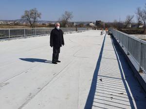Lucrările la noul pod peste râul Suceava au fost finalizate, în ciuda restricțiilor impuse de pandemia de coronavirus