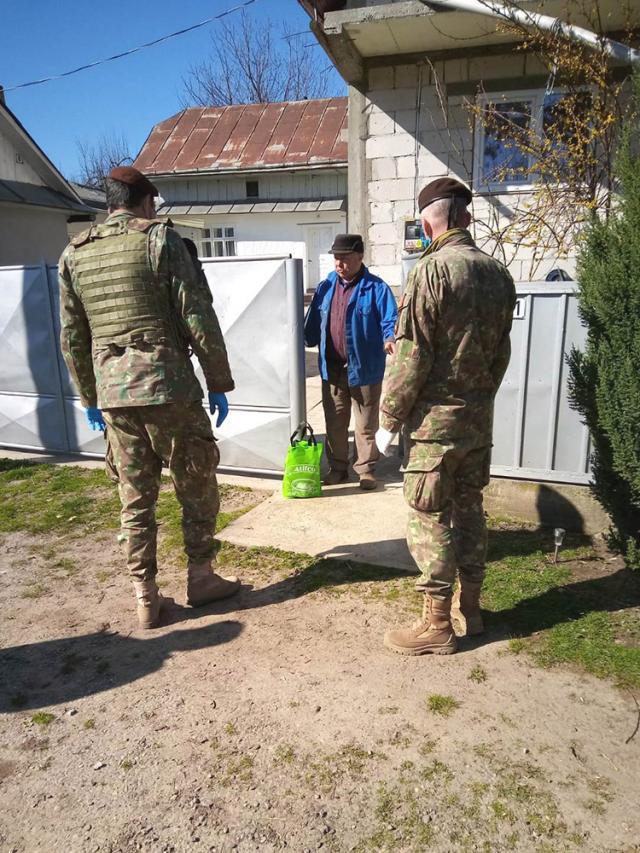 Gest de generozitate, la Bosanci. Foto: Andrei Vicol, Vasile Semeniuc