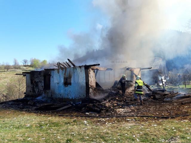 Casa proprietarului din Herla a fost distrusa in urma focului facut de acesta in apropiere