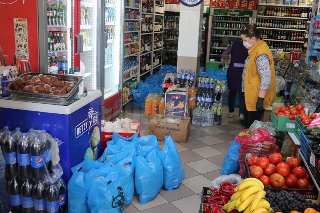 800 din cele 1000 de pachete cu alimente oferite de Primăria Suceava au fost distribuite, dar acțiunea continuă