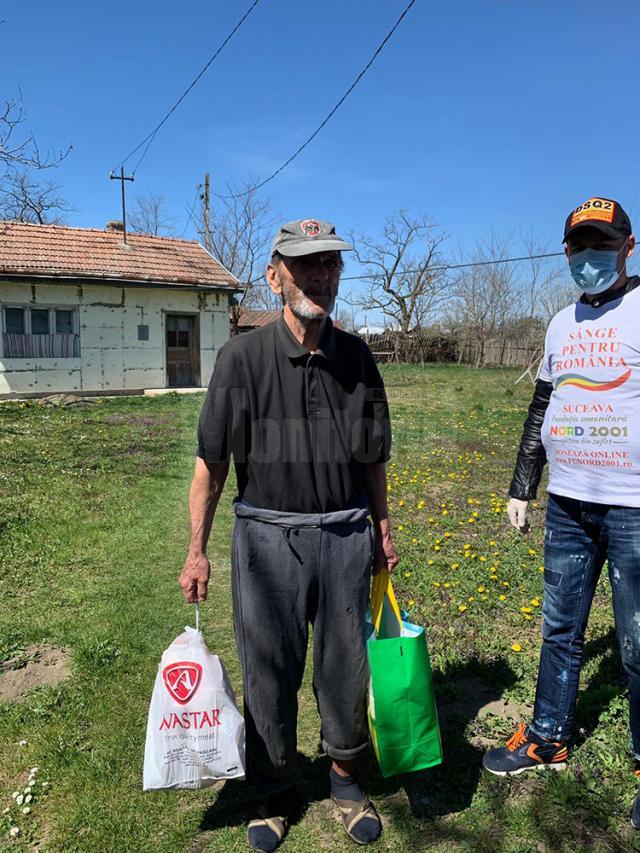 Pachete de Paște pentru bătrâni, veterani de război și familii nevoiașe, distribuite de Fundația Nord 2001