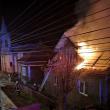 Acoperișul unei case, distrus din cauza unei lumânări uitate aprinse, la Bucșoaia