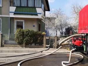 Incendiu puternic la Rădăuți, cu pagube importante, dar care se putea transforma într-un dezastru